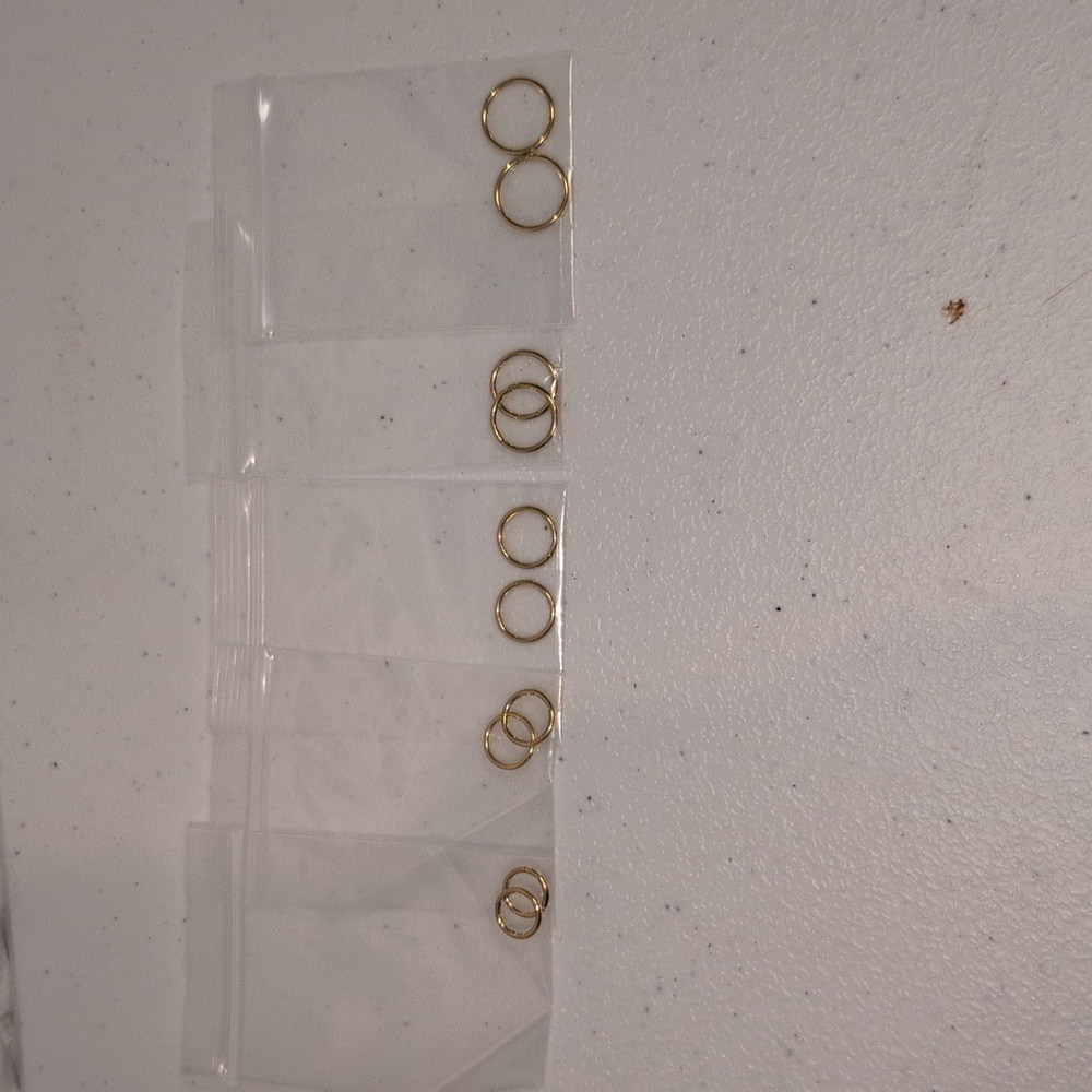 5 Pairs Of DAILI Hoops